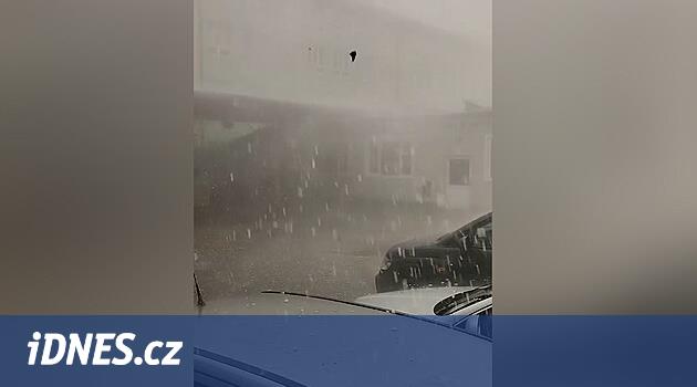 Kar altı gibi.  Bir süper hücre efsaneyi silip süpürdü, avuç içi büyüklüğünde dolu yağdı