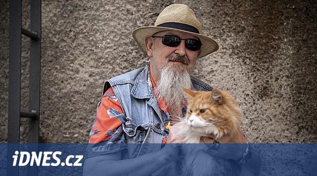 Ostrava pistleri: Holiganlar mı? Çevirmenin aktardığı yüzme havuzu ve Gottwald'larla ilgili hikayeler