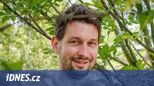 Meyve ağaçlarının donla nasıl başa çıktığını araştırıyor. Sıvı nitrojende saklanamayacaklarını söylüyor