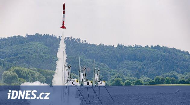 Çiğ yumurta kalkış ve inişten sağ çıkabilecek mi?  Genç tasarımcılar roketlerini sergiledi