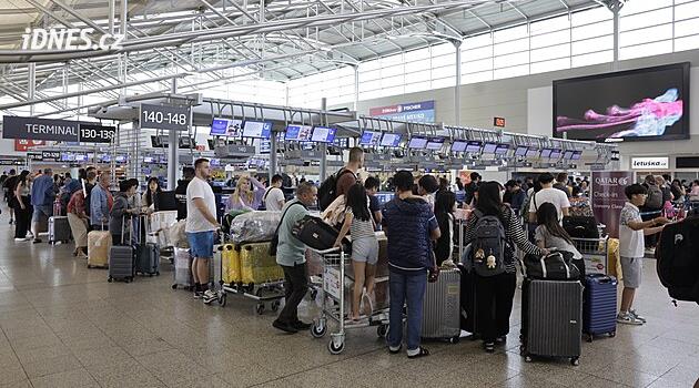 Na pražském letišti přibylo cestujících i letů. Za tři čtvrtletí odbavilo téměř 13,9 milionu lidí