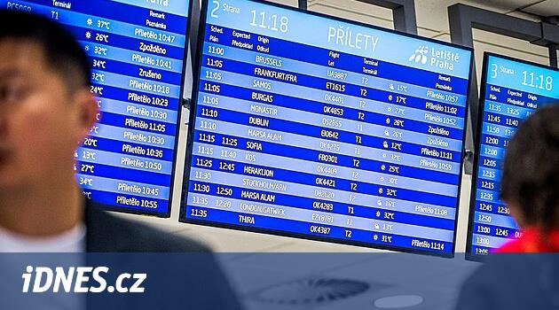 Havaalanı müdürü, düzinelerce çalışanımızı check-in valizlerine transfer ettiğimizi söyledi