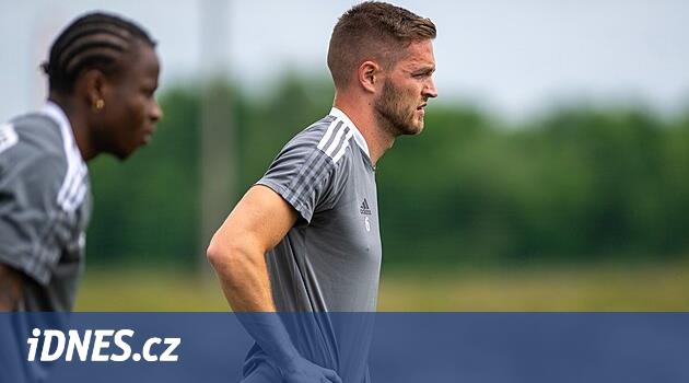 České Budějovice'nin oyuncuları Slovak defans oyuncusu Kotula tarafından güçlendirildi