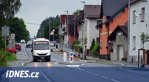 Sürücüler yarışı Hleďseb'de tamamladı. Sorunlu yol onarımdan sonra önemli ölçüde daraldı