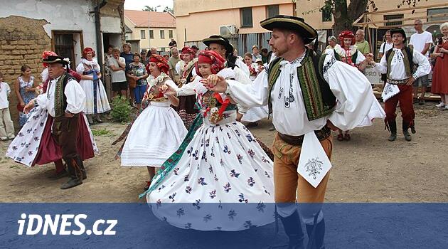 Kaka sıvaları ve eğlence.  Halk mimarisi günleri ataların nasıl yaşadığını gösterdi