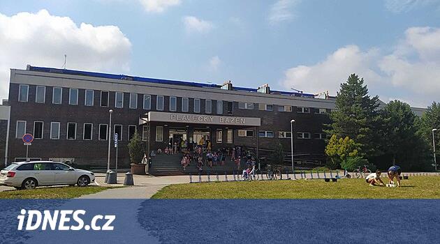 Hradec'teki bir havuz yeterli değil, diğeri giyinme odaları yerine sığabilir