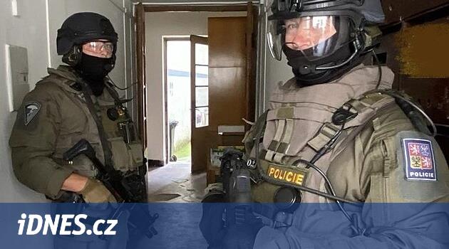 Pilsen'deki bir adam, sıradan bir arkadaşını silahla tehdit etti