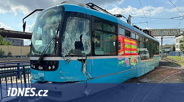 Tramvay kör bir adama çarptı, elinde baston yoktu. Polis görgü tanıklarını arıyor