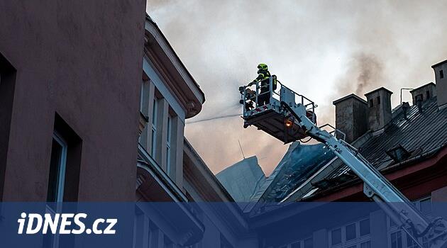 Český těša'da yanmış bir akademi: onarım karmaşık