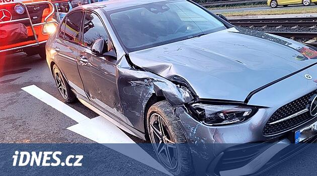 Daha fazla kaza ve daha az kurban, ancak direksiyonun arkasındaki uyuşturucu ve cep telefonları eklendi