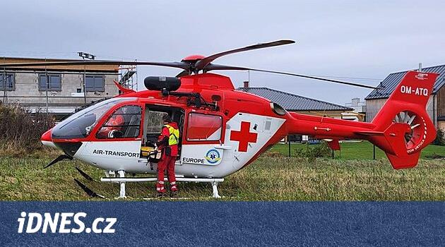 Blesk zasáhl v Opavě malé fotbalisty, jednoho museli záchranáři oživovat