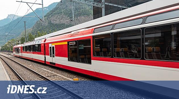 Tren, Ostrava-Přerov koridor pistinde adamı vurdu. Operasyon kesintiye uğradı