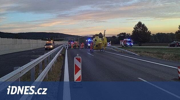 Slaný'da, iki binek otomobil yükle çarpıştı, çocuklar da yaralandı