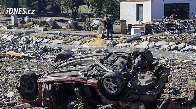 Jesenice'de sular altında kalan belediyeler uzun kurtarma sürecini eleştiriyor