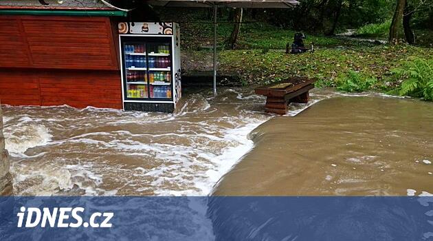 Seller 2024 | Kırık kutular, ağılı su bastı. Çiftçiler sel sonrası hasarı anlattı