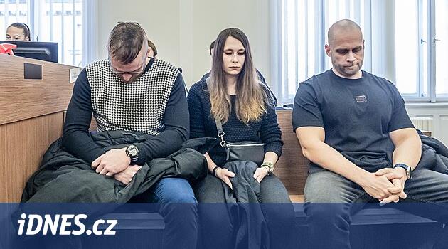 “Onu yakalayın, tanışmak için herkesi dövüyor.”