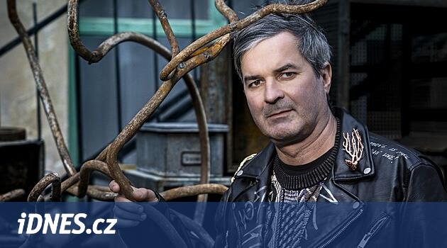 Heykeltıraş Cimala kamusal alanda sanat hakkında düşünüyor: En uzaktalar Brno'dalar