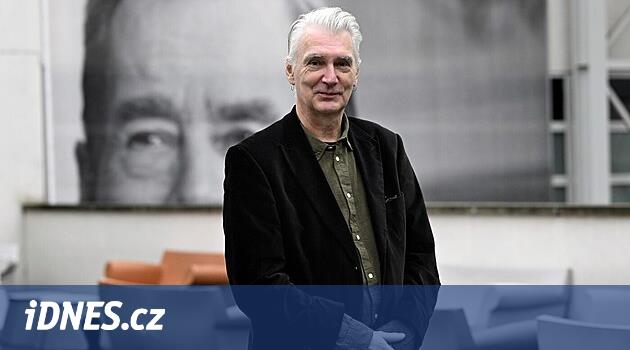 Bu, küratörü resimlerinin yer aldığı bir sergiye davet eden David Lynch'in harika bir hatırlatıcısı olacak