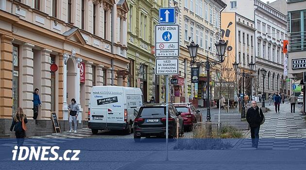 Liberec, yaya bölgelerindeki arabalara karşı mücadelede daha da sertleşiyor ve teslimat hizmetlerine adım atıyor