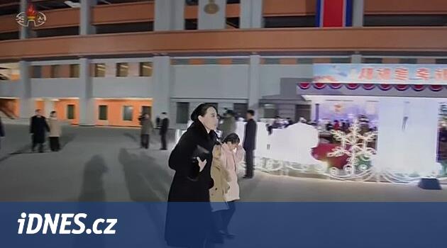 Kim'in kız kardeşi ilk kez çocuklarla birlikte ortaya çıktı. Güney Korelilere göre bunlar görünüşe göre onun