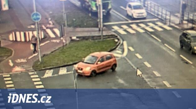 Sürücü yaya geçidinde çocuğa çarptı. Hastane durağına kadar götürdü, sonra uzaklaştı