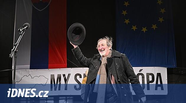 30 Slovak şehri Fico'ya karşı ayaklandı. Bratislava, Bolek Polívka ile heyecanlandı