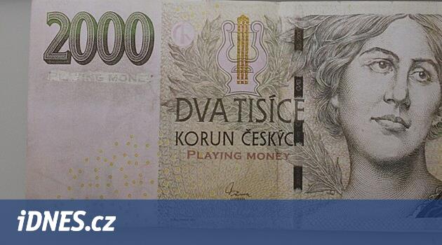 Adamlar, üzerinde para oyunu yazan sahte banknotlarla ödeme yaptı, evlerinde yüzlerce banknot vardı