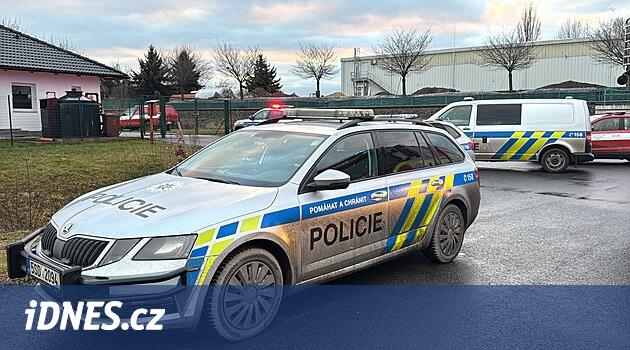 Rakovník bölgesinde bir araba ile bir tren çarpışmasında bir sürücü öldü, bir yolcu yaralandı