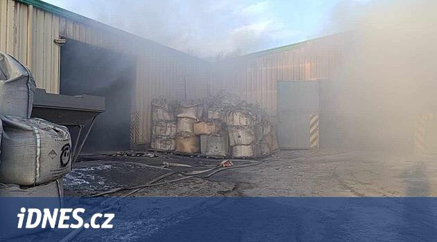 İtfaiye ekipleri sentetik cüruf yangınına müdahaleyi sonlandırdı, mekanın daha fazla takip edilmesi gerekiyor