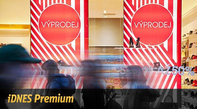 Çekler bir kez daha Noel sonrası indirimleri bekledi. Geçen yıla göre daha büyükler, zirve henüz gelmedi