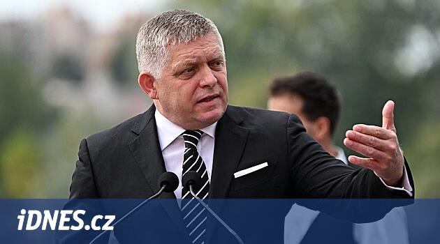 Fico kvůli zdravotním potížím náhle zrušil cestu na summit. Novináři už byli v letadle
