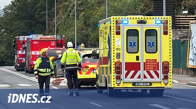Nález miny u zastávky MHD na Proseku. Kvůli prověřování byla uzavřena estakáda
