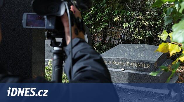 Vandalové poškodili hrob strůjce zrušení trestu smrti, chvíli před pohřbem v Pantheonu