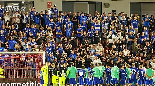 Çek değil misin? Futbola gitmiyorsun. Sigma yabancıların girmesini yasakladı