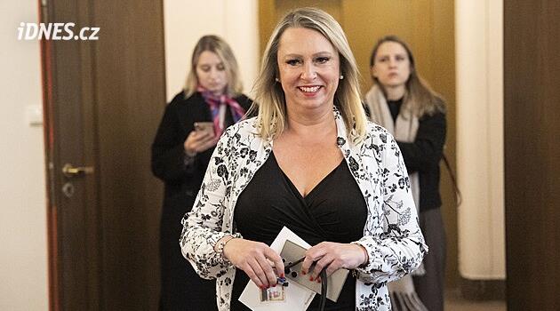 Poslanci se přou, zda dá zákon šanci firmám nutit lidi pracovat jako OSVČ