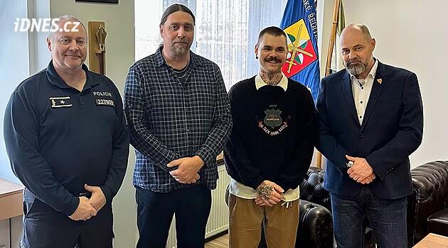 Hrdinové z jižních Čech. Otec se synem v ledové vodě zachránili tonoucí se chlapce