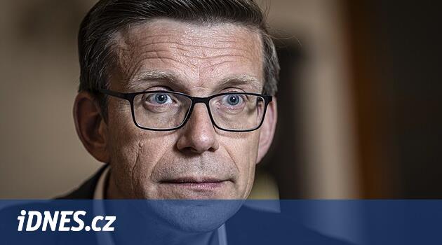 „Poplivali jste zásady,“ reagoval Kupka na stažení vlajky. Havlíček se možná přidá