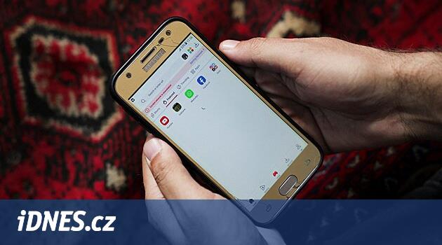 Měníme kabely, popírá Tálibán zákaz internetu. O jeho obnově ale mlčí
