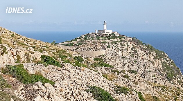 Podzimní Paříž i Mallorca vyjde dráž. S nákupem letenek se nemusí vyplatit otálet