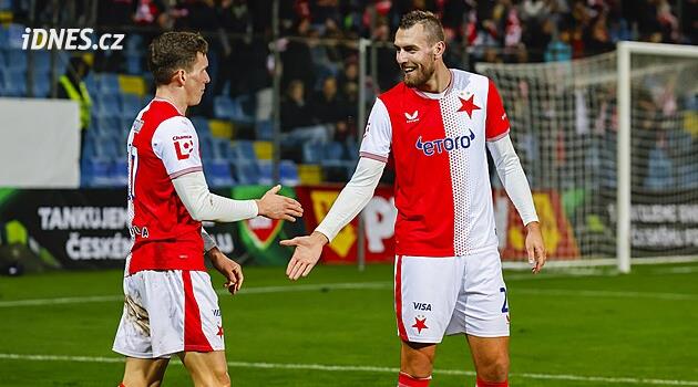 ONLINE: Zlín - Slavia 0:0, Chorého nepříjemný pokus z úhlu vyráží Dostál