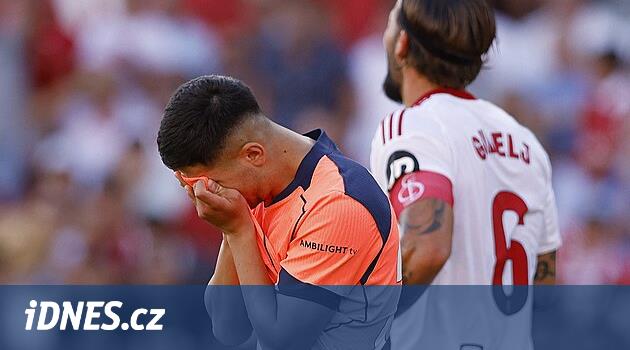 LA League'deki Barcelona, ​​Sevilla ile 1: 4'ün bir çöküşü yaşadı