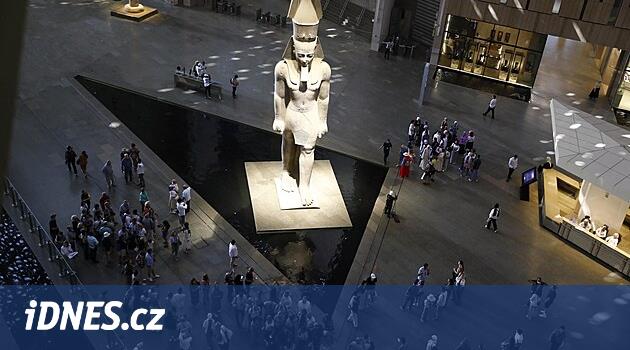V Gíze otevírají největší muzeum světa, s 50 tisíci exponátů předčí i pařížský Louvre