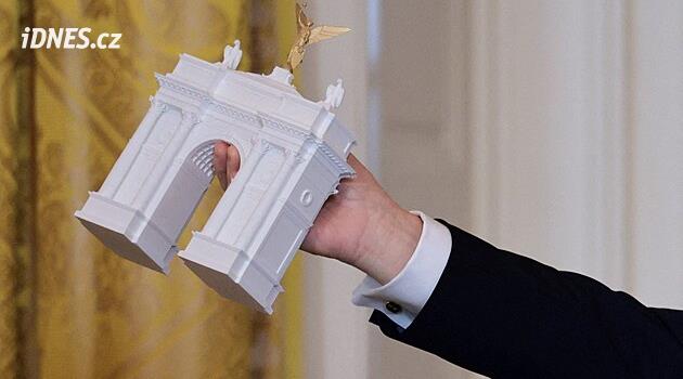 Zastiňoval by vše okolo, kritizovali Trumpův vítězný oblouk tamější památkáři