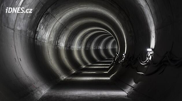 Teslim edilemeyen D metrosu nedeniyle Prag milyarlarca dolar kaybediyor