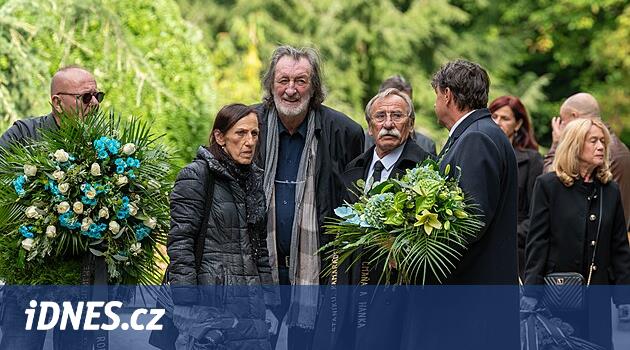 Aktörler Polívka ve Zedníček de girişimci Matoušek'e veda etti