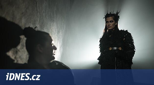 Magie a tajemství. Procházka z Divokýho Billa napsal píseň pro Zrození alchymistky