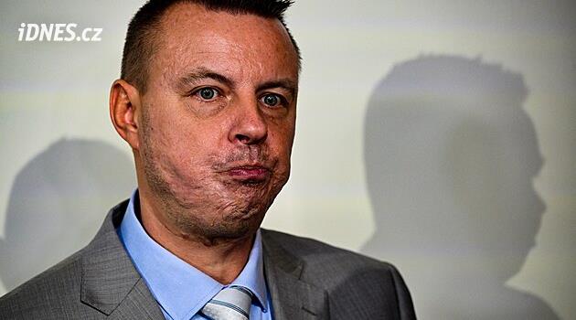 Sprostá nášivka proti Putinovi? Foltýn trest nedostal, Rajchl mluví o anarchii