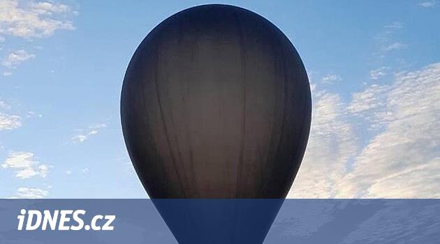 Letí jich i deset najednou. Pašeráci posílají do Polska balony, už způsobily škody