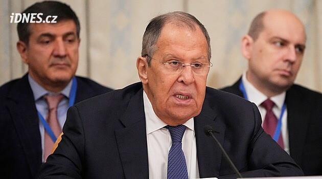Evropští vojáci by pro nás na Ukrajině byli legitimním cílem, prohlásil Lavrov
