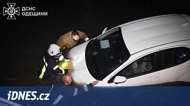Rodina zůstala uvězněná, zemřeli všichni. Na jihu Ukrajiny udeřily záplavy